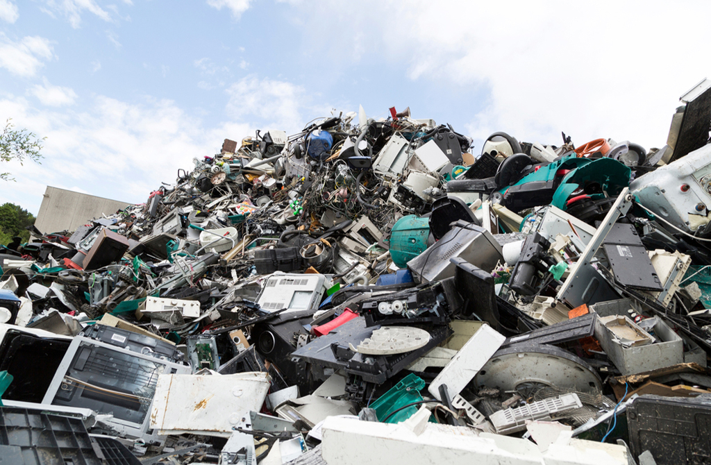 Afrique : Déchets électroniques, une bombe toxique à retardement ou opportunité industrielle ?