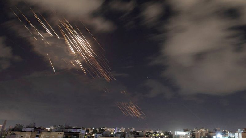 Moyen-Orient : Frappes israéliennes sur l’Iran et fermetures massives des espaces aériens.