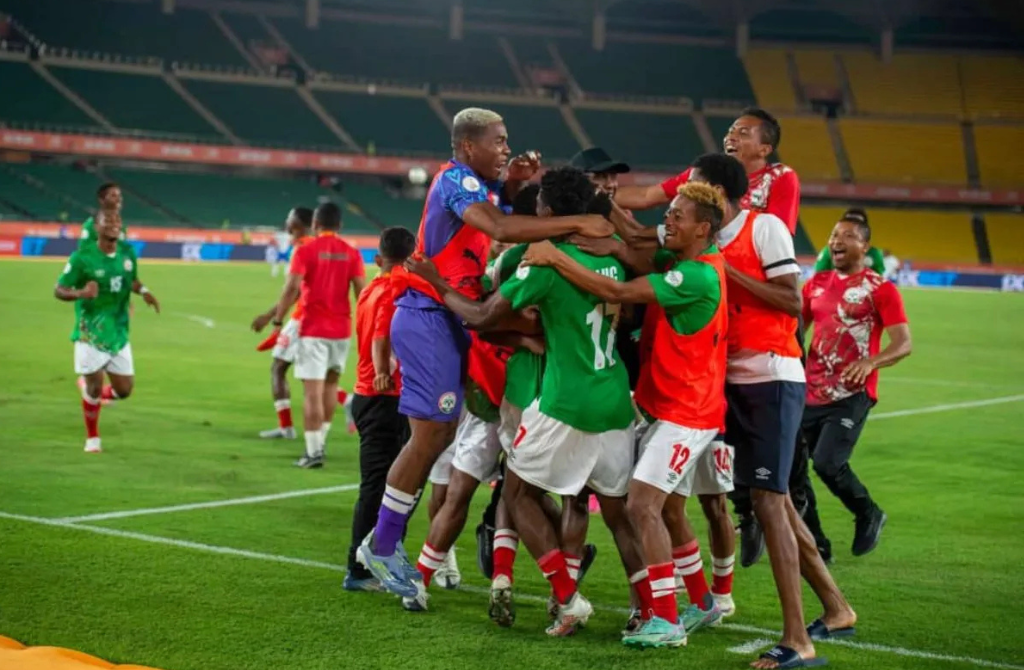 CHAN 2025 : Madagascar récidive et se hisse à nouveau en demi-finale après un duel face au Kenya.