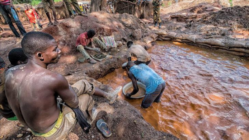 Ghana : L’or, moteur économique mais source de tensions persistantes avec les communautés.