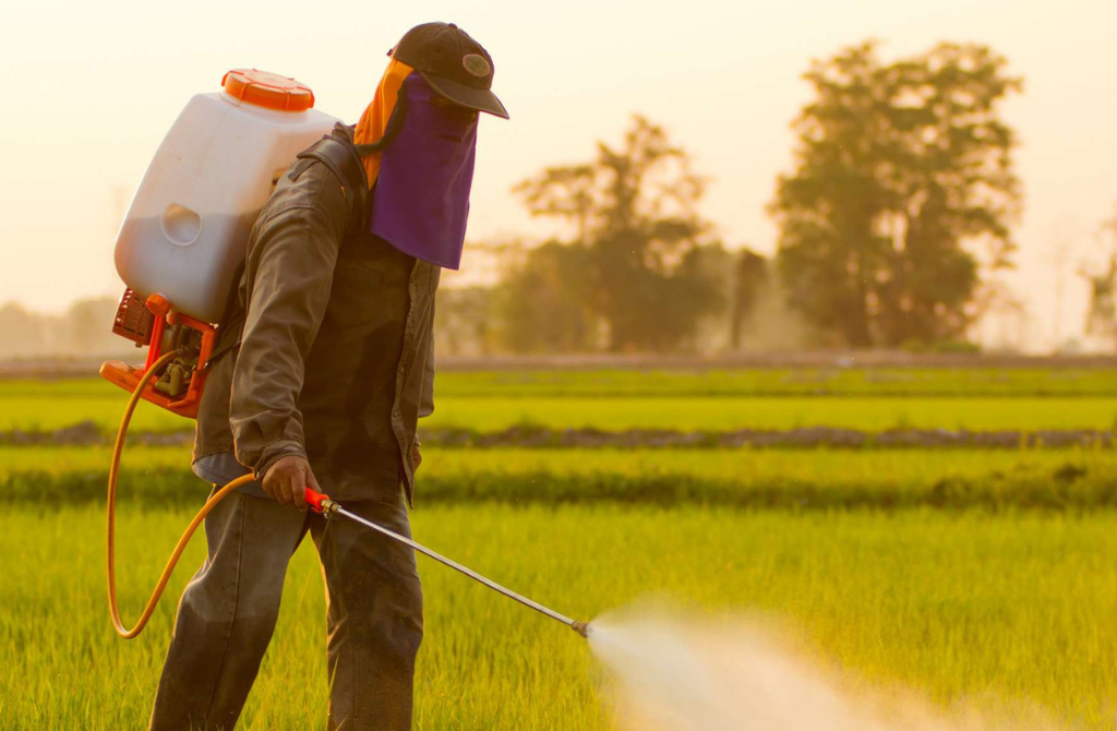 Afrique : Pesticides cancérogènes, quand l’Europe continue d’inonder le continent noir.
