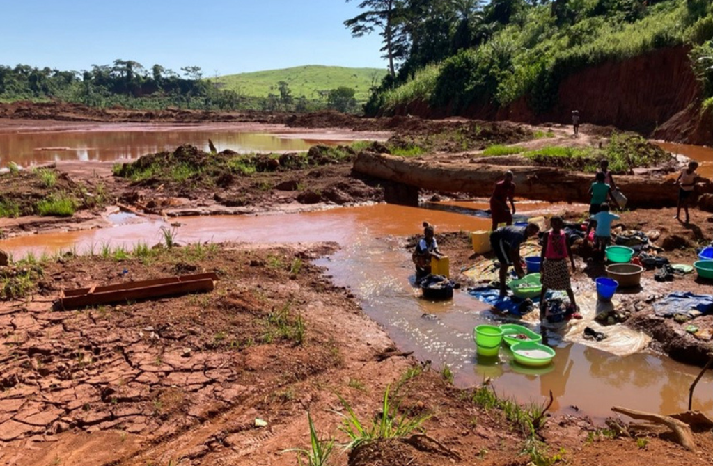 RDC : Quand les mines d’or illégales menacent le fleuve Congo et la biodiversité tropicale.