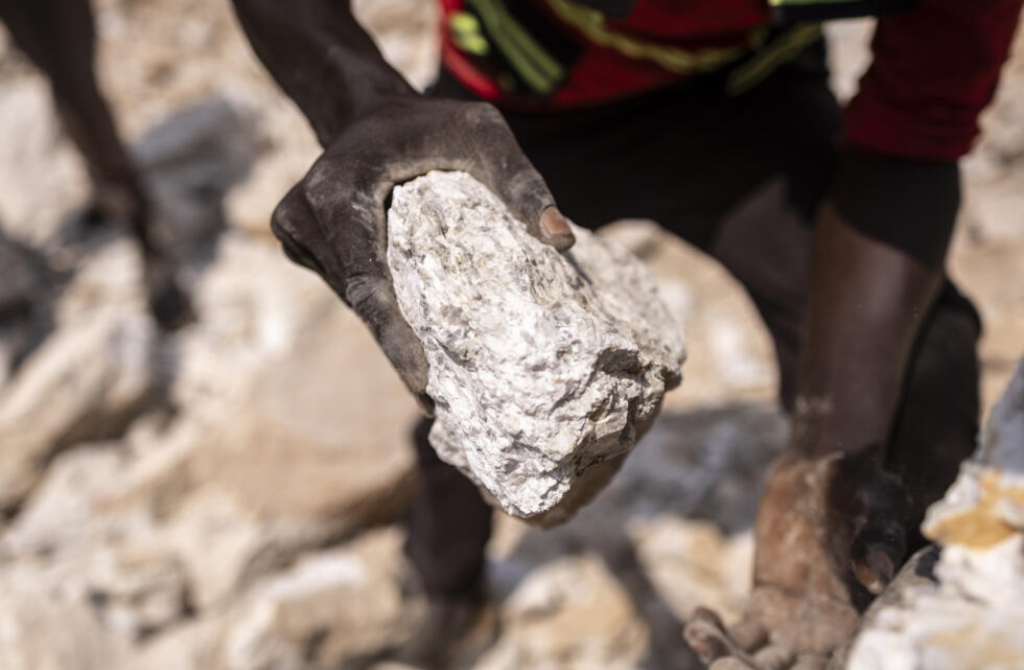 Nigeria : Plus de 1,3 milliard de dollars d’investissements chinois pour transformer le lithium.