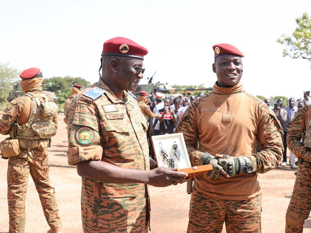 Burkina Faso / Renforcement de la sécurité : Le Président Ibrahim Traoré modernise l’Armée avec des matériels de guerre de dernière génération