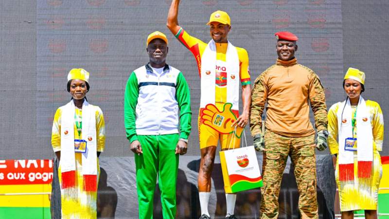 Burkina Faso : Paul Daumont, l’étoile du cyclisme burkinabè brille à nouveau sur le Tour du Faso 2025