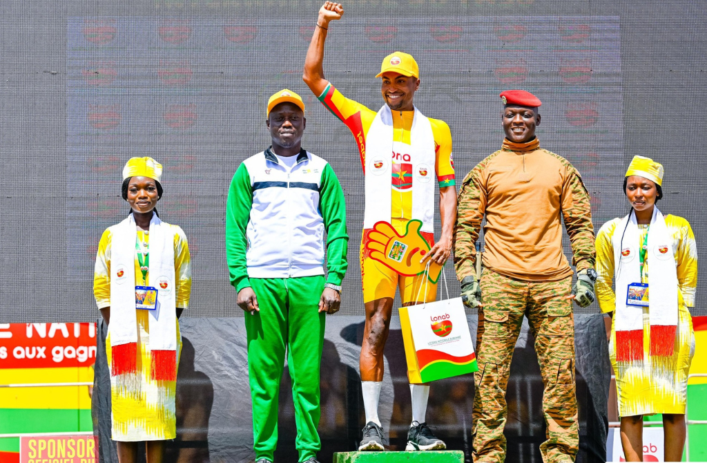 Burkina Faso : Paul Daumont, l’étoile du cyclisme burkinabè brille à nouveau sur le Tour du Faso 2025