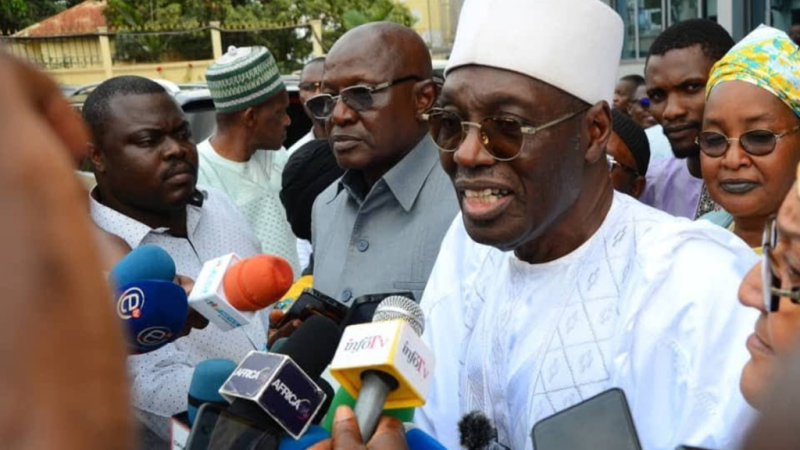 Cameroun : Issa Tchiroma Bakary, le politicien caméléon qui justifie tout sans jamais assumer.