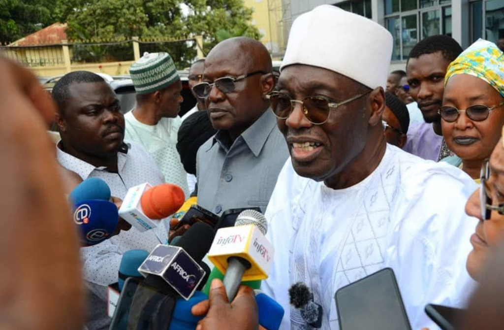 Cameroun : Issa Tchiroma Bakary, le politicien caméléon qui justifie tout sans jamais assumer.