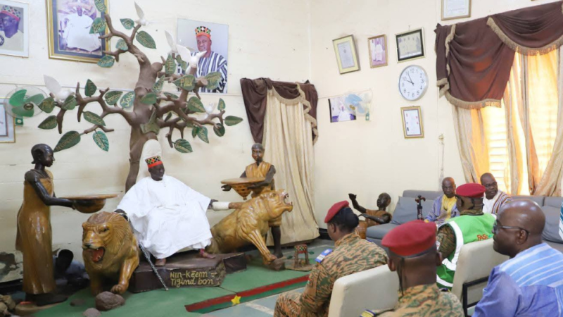 Burkina Faso : Chefferie traditionnelle au service de la nation, quand le Mogho Naaba appuie l&rsquo;État dans la campagne Dɛmɛ Sira.