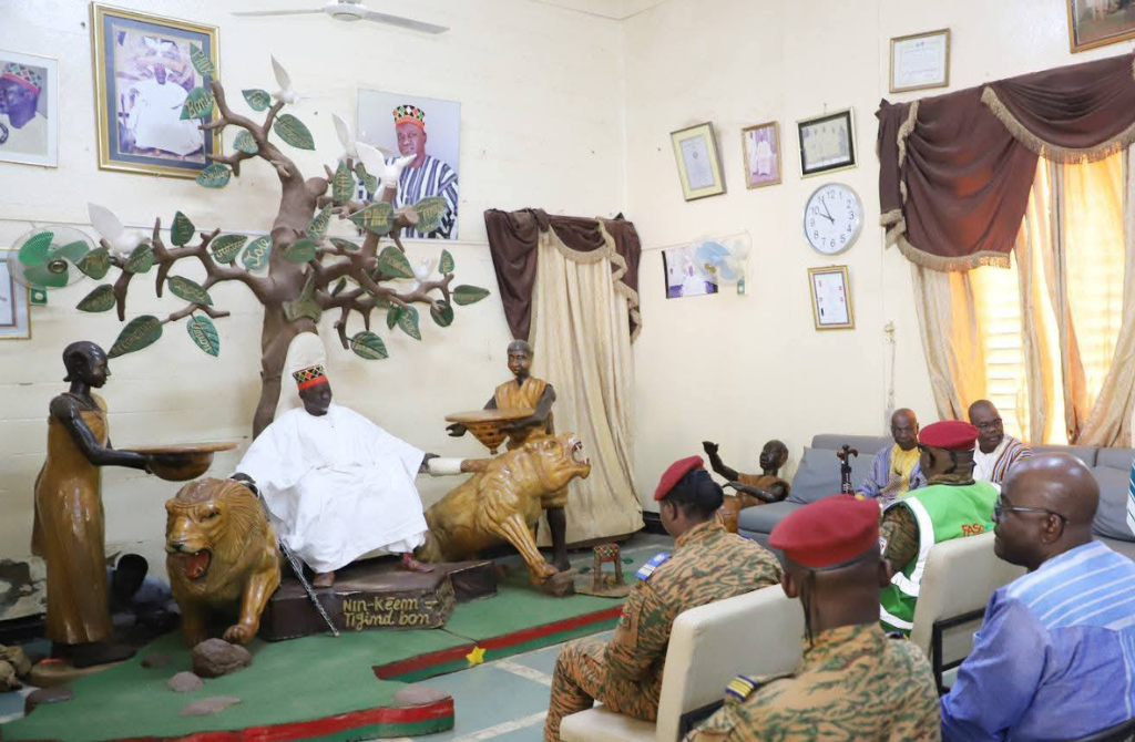 Burkina Faso : Chefferie traditionnelle au service de la nation, quand le Mogho Naaba appuie l&rsquo;État dans la campagne Dɛmɛ Sira.