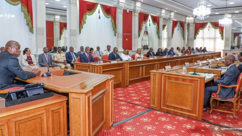 Gabon : Quand le Président Oligui Nguema désamorce une crise sociale dans l&rsquo;enseignement supérieur par le dialogue.