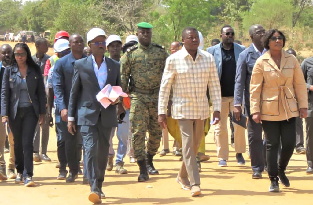 Togo : Quand le Président du Conseil Faure Gnassingbé inspecte le pont modulaire de la Kéran, fer de lance des 21 ouvrages structurants.