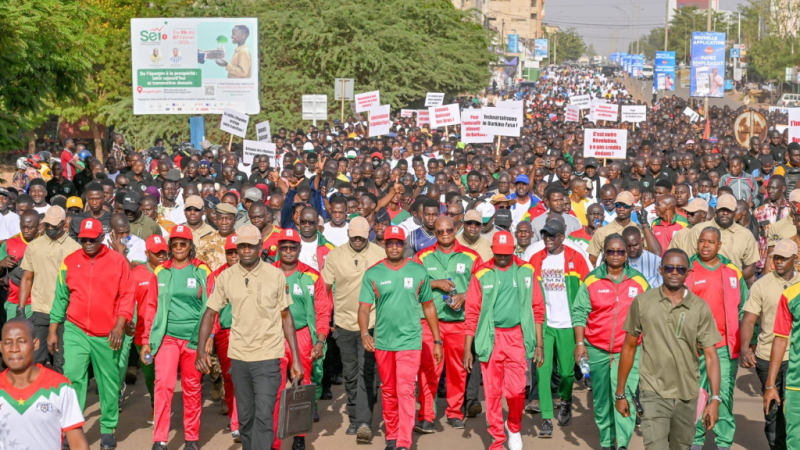 Burkina Faso : Jeunesse révolutionnaire en marche, le Premier Ministre Ouédraogo lance l’initiative au mémorial Sankara